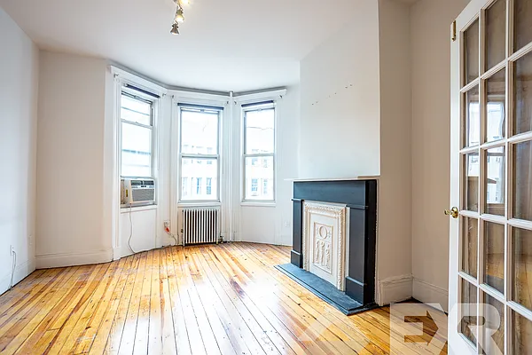 Rented by EXR | media 37