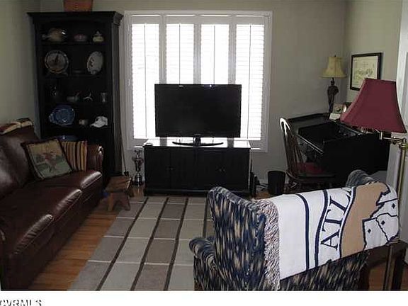 5th image of 8128 Greystone East Cir