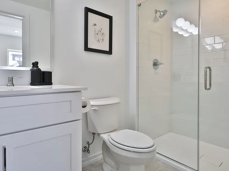 231 W Johnson Street — Photo 6