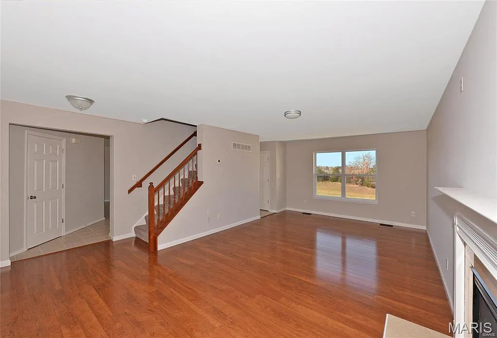 3 bed, 2.5 bath, 1850 sqft, $2,400 — Photo 3