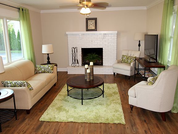 Family Room w/Fireplace