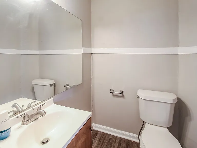 711300_029_wm_-_bathroom_13525286.jpg