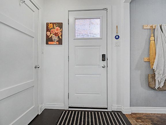 4th image of 12131 126th St NW