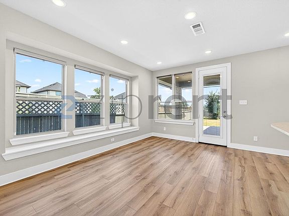 5th image of 2301 Norma Ln