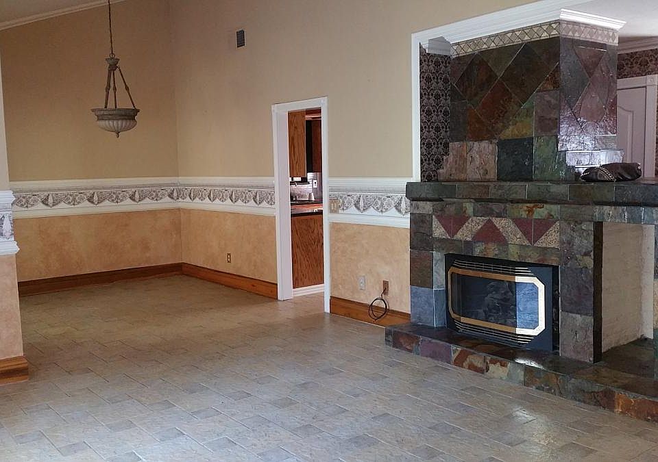 Living room/formal dining room