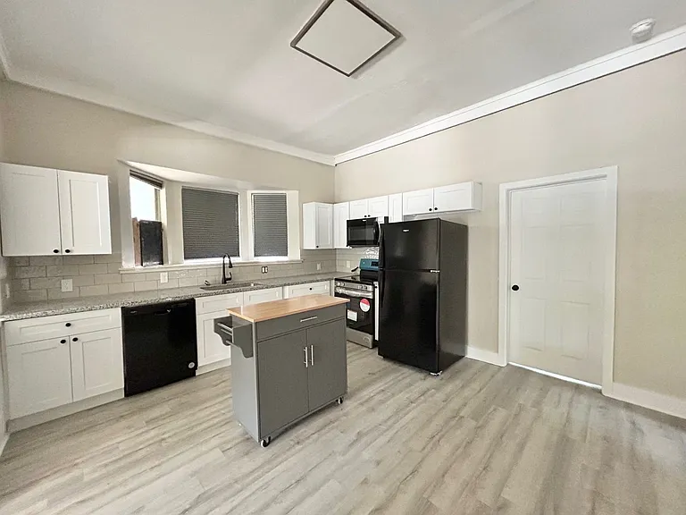 1135 W Ridgewood Ct — Photo 7