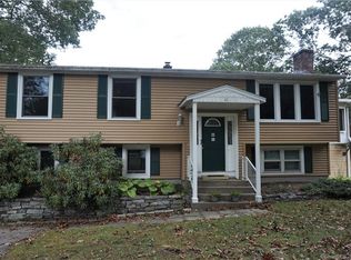 61 Oakwood Rd, Niantic, CT 06357