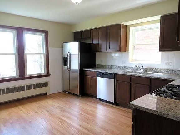 2nd image of 1633 Kenilworth Ave APT 1
