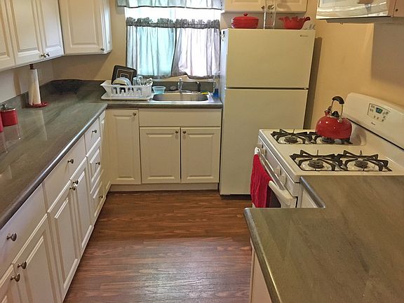 5th image of 125-131 Elkwood Ave Unit 125