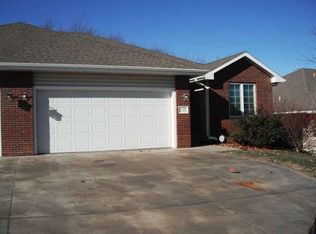 1119 SW Red Oaks Pl, Topeka, KS 66615