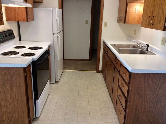 3rd image of 417 2nd St E APT 37