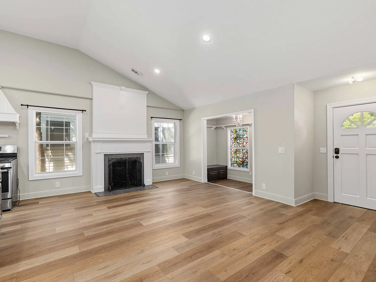 3 bed, 1310 sqft, $1,450 — Photo 2