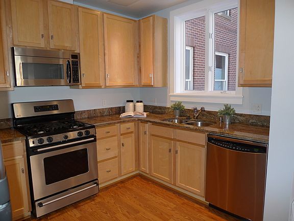 3rd image of 1630 N Clarkson St APT 102