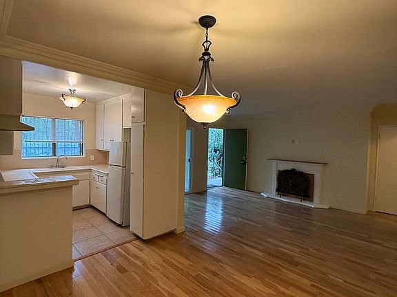 2nd image of 816 N Hudson Ave #2