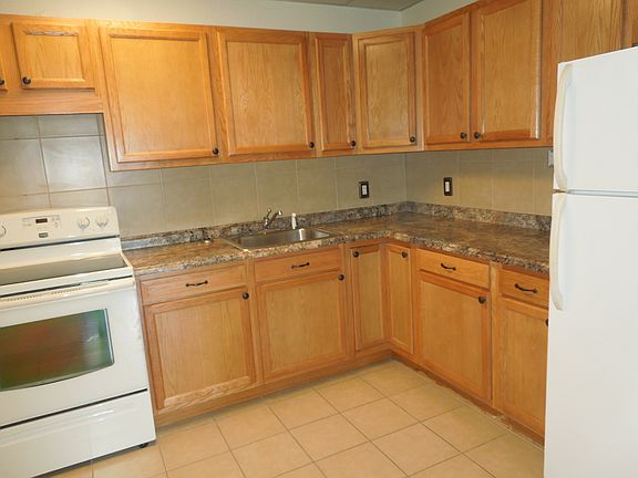 3rd image of 320 N Main St #3