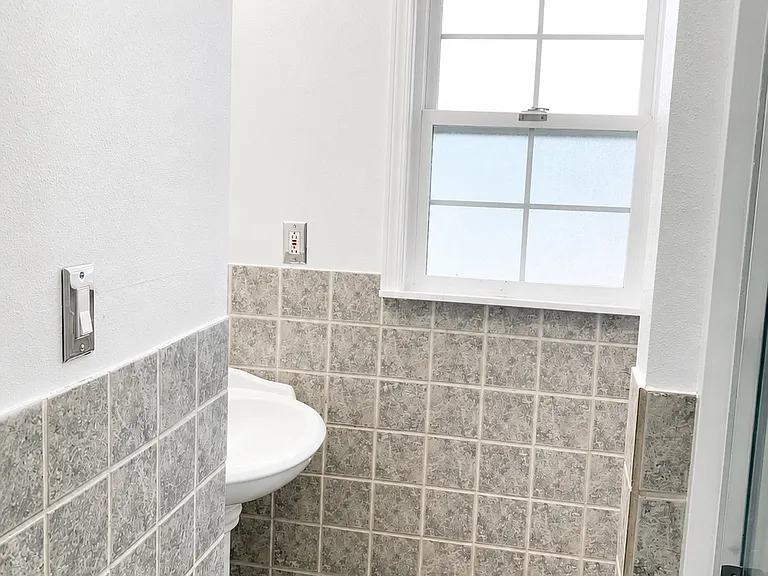 710 S 17th Ave — Photo 11