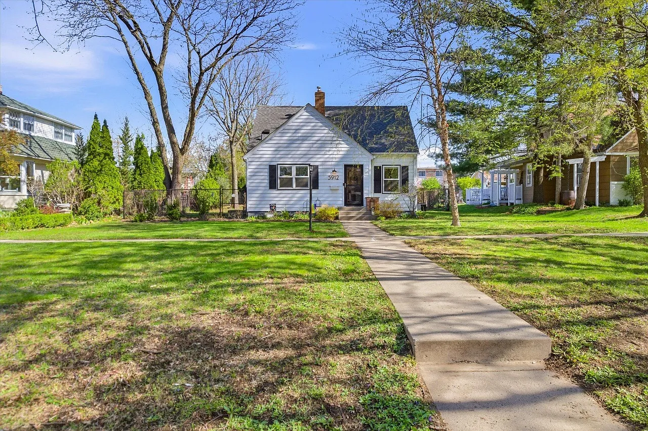 4 bed, 2100 sqft, $3,500 — Photo 4