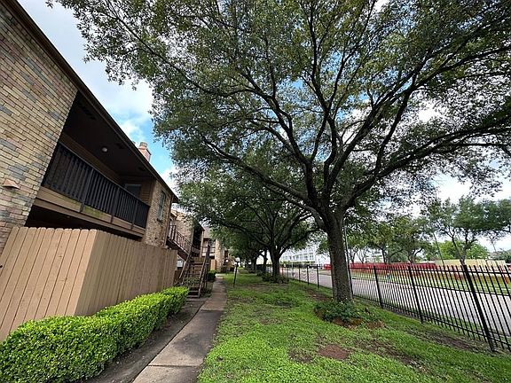 2nd image of 10555 Turtlewood Ct Unit 203