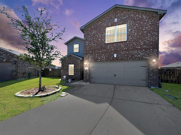 3rd image of 15203 Albert Oak Dr