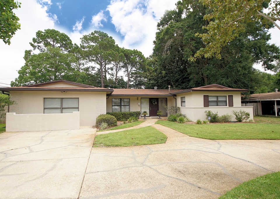 1st image of 34 Palmetto Dr