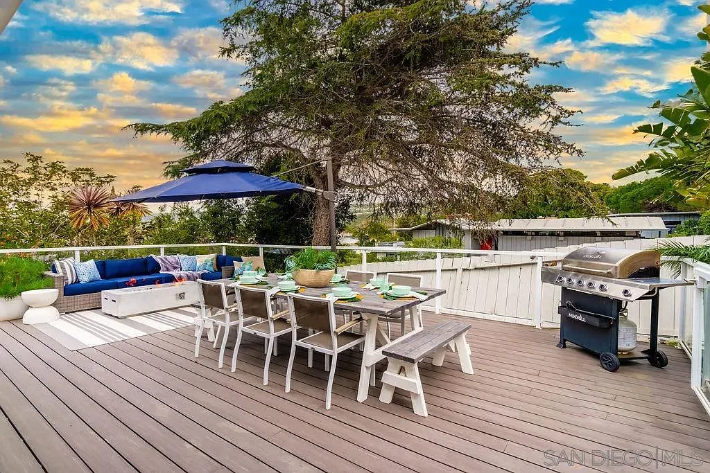 4 bed, 4.5 bath, 2500 sqft, $22,000 — Photo 2