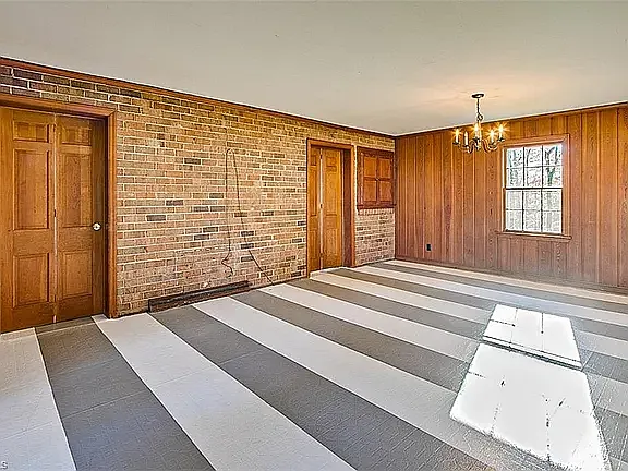 1402 Roanoke Dr — Photo 18