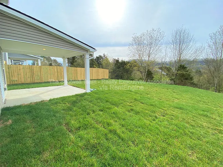 7852 Beeler Farms Ln — Photo 10