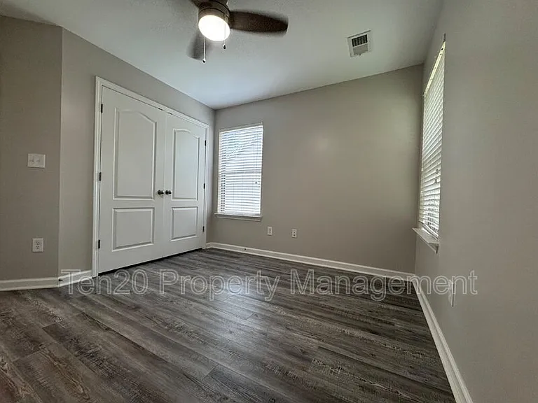 400 Gwynnes Way — Photo 27