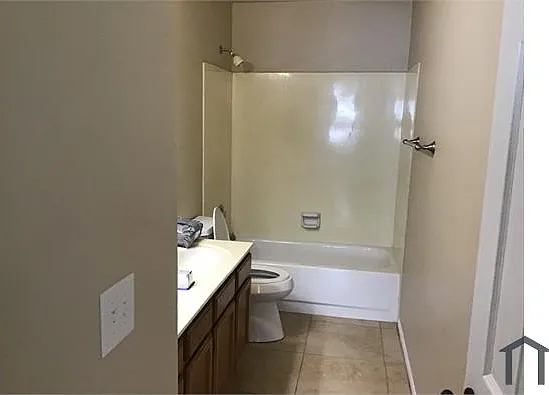 4 bed, 1775 sqft, $2,400 — Photo 4