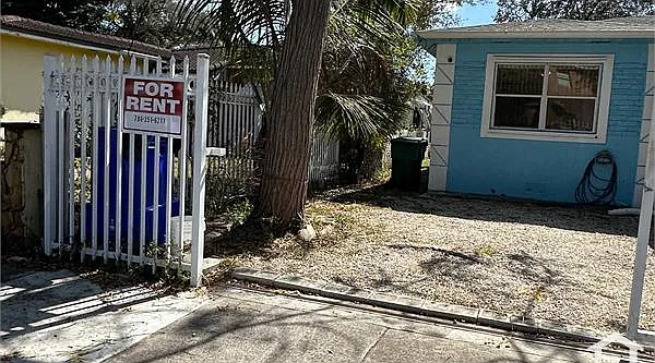 1088 NW 51st St — Photo 2