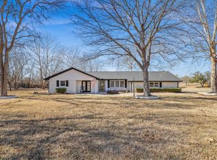 100 Hill Top Ct, Weatherford, TX 76087