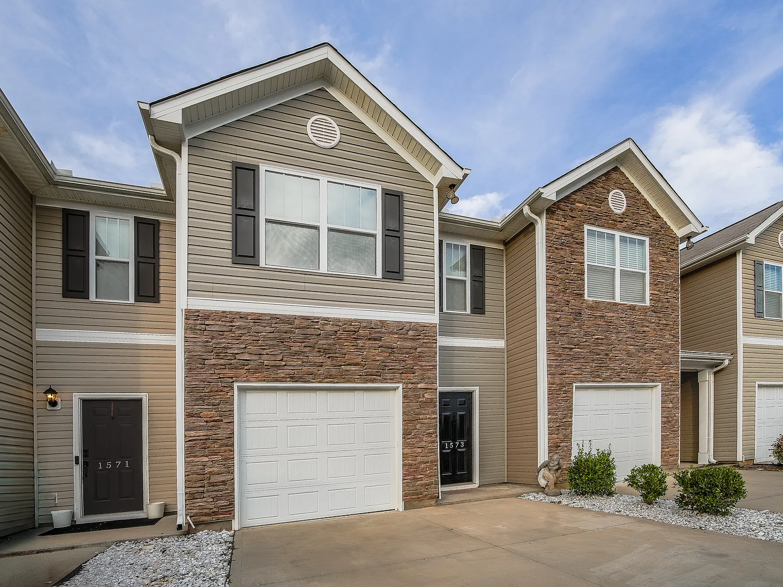 3 bed, 1428 sqft, $1,650 — Photo 1