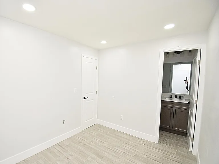 3445 Newton Ave — Photo 22