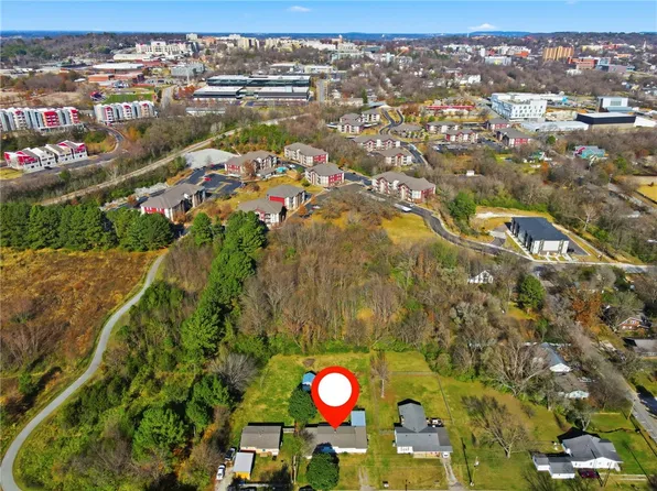 902 W 12th St, Fayetteville, AR 72701