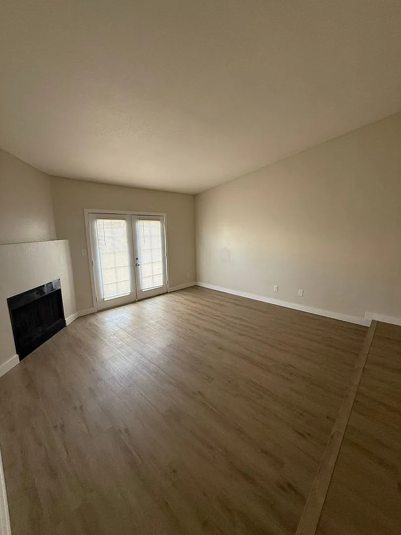 Updated Central Phoenix Townhome Oasis 3 Bed, 2 Bath, Gated with Pool! — Photo 4
