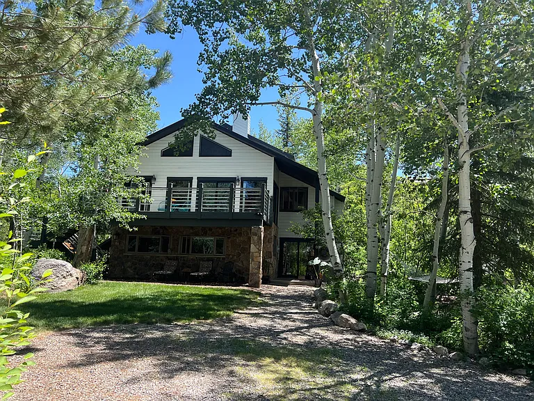 240 Sundance Ct — Photo 1
