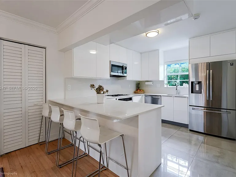 1556 Catalonia Ave — Photo 5
