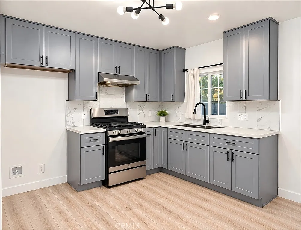 2 bed, 800 sqft, $2,400 — Photo 4