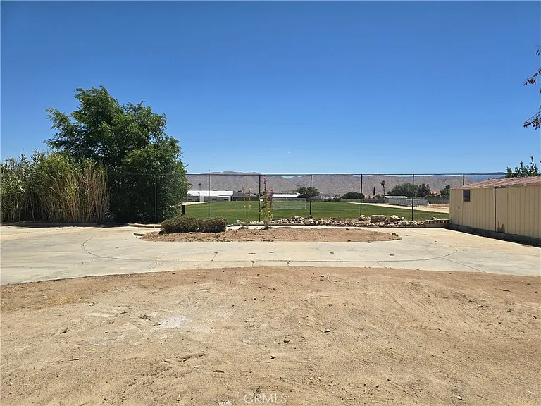 7215 Lyons Ave — Photo 5
