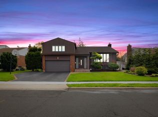 34 Netto Ln, Plainview, NY 11803