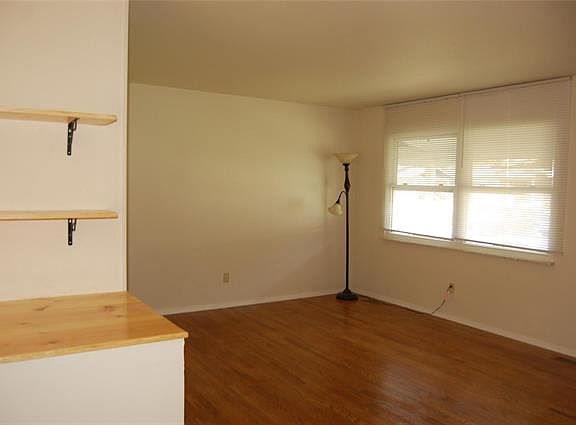 4th image of 2370 Wesglen Estates Dr