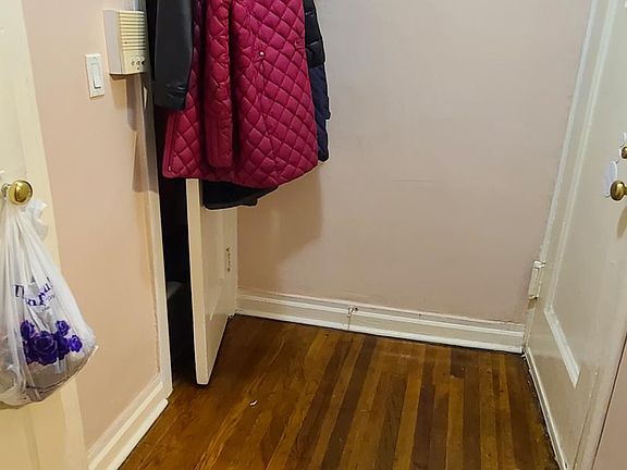5th image of 2077 E 12th St #2