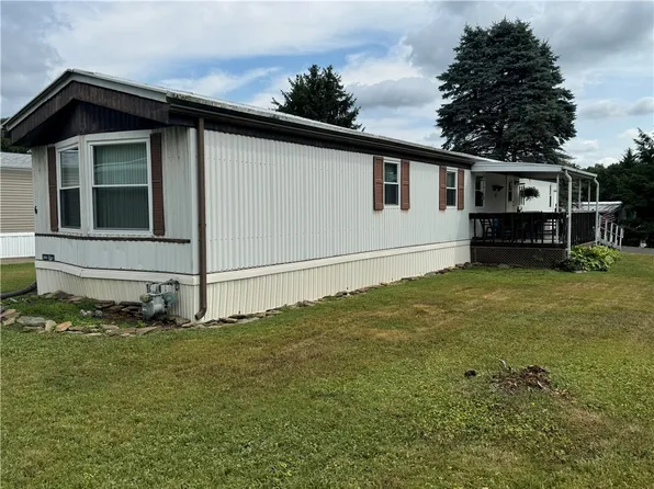 6 Holly Hill Dr, Freedom, PA 15042