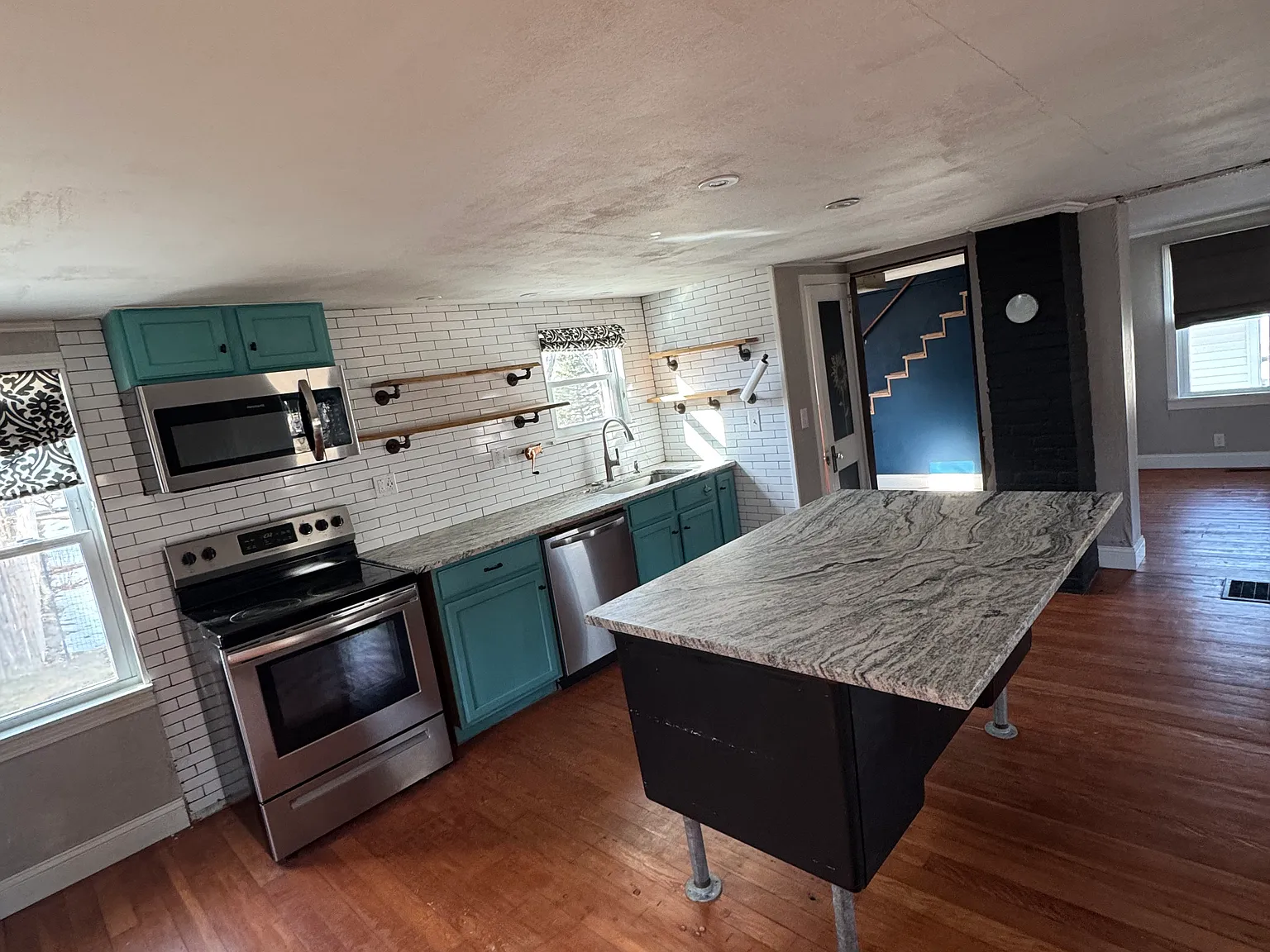 8 N Pearl St — Photo 1