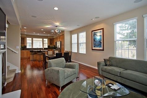 4th image of 2672 Cabrillo Ave