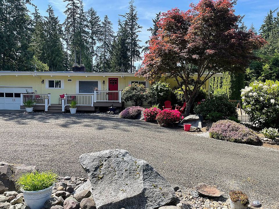 1st image of 8637 University Point Cir NE