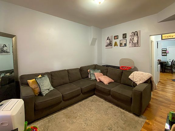 4th image of 3916 W Arthington St