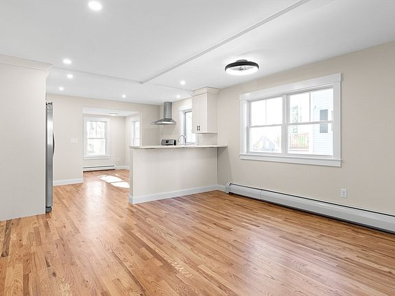 4th image of 20 Beacon St