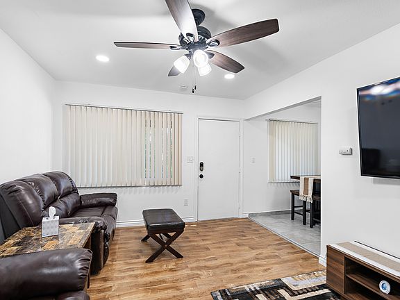 2nd image of 11034 S Acacia Ave #1/4
