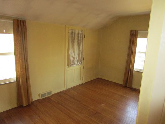 4th image of 119 Helen Dr